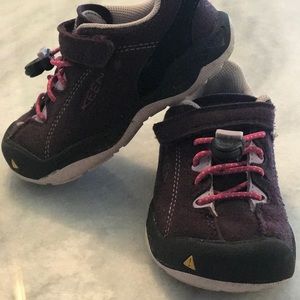 Toddler Keen shoes size 8